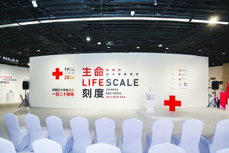 庆祝中国红十字会成立120周年摄影展 搭建